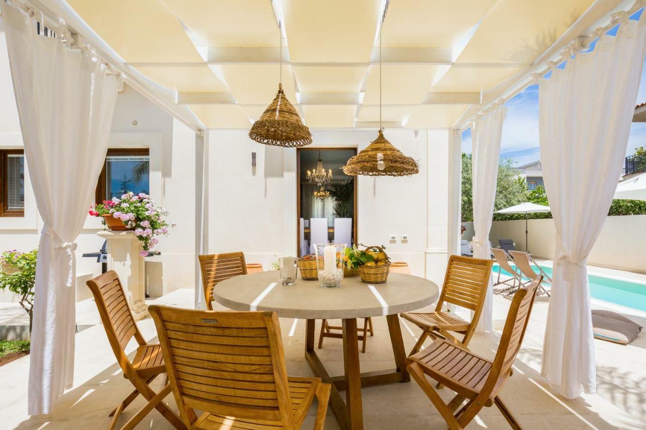 Villa Raphael Avola Eksteriør bilde